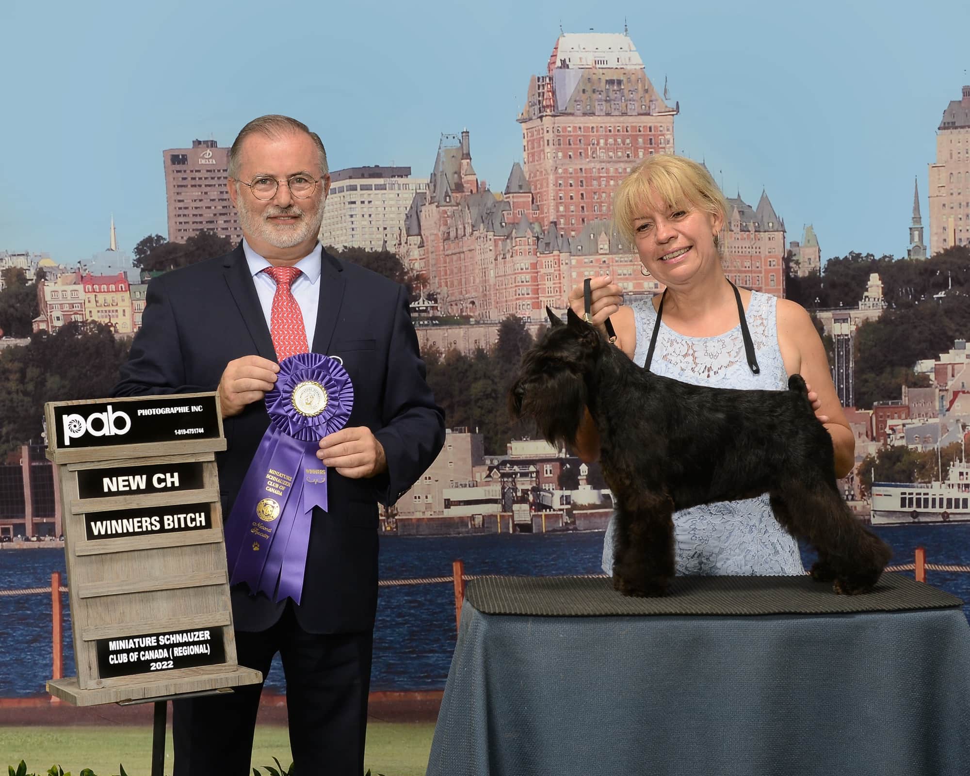 Schnauzer nain Hope de l'Élevage Deloka, titre de championnat en exposition canine
